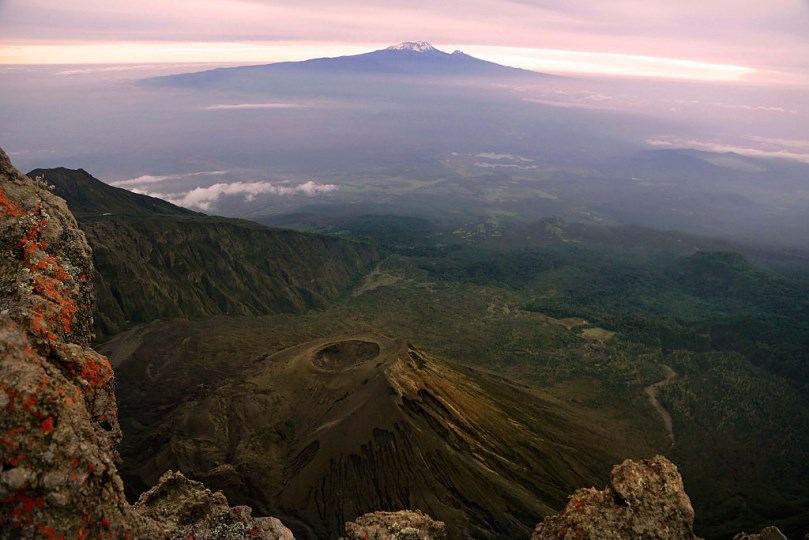 Меру...  На горизонте - Килиманджаро.jpg